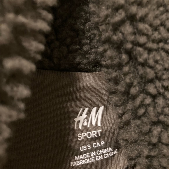 H&M Sport Olive Sherpa Fleece Vest Size Small - Picture 6 of 7